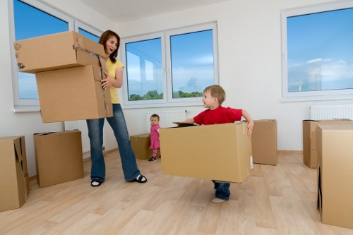 Local movers handling access and parking challenges in North London