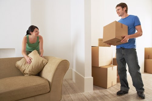 Local moving truck helping with residential and commercial relocations in Finsbury Park